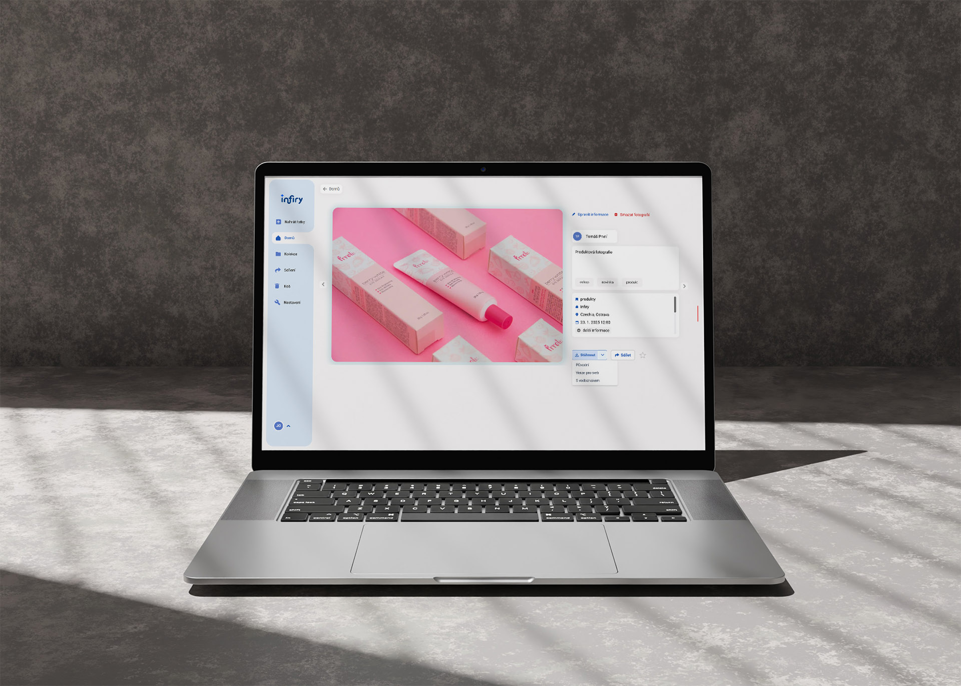 Guide: Marking and Viewing Favorite Photos in Infiry