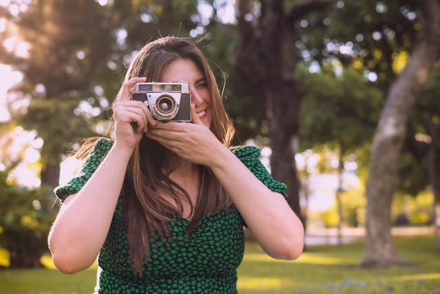 How to Take the Best Photos: 10 Tips Anyone Can Master [2025]